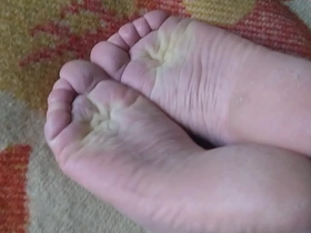Horny gay amateur shows off his sexy soles